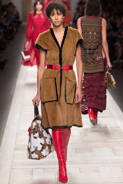 Look 14